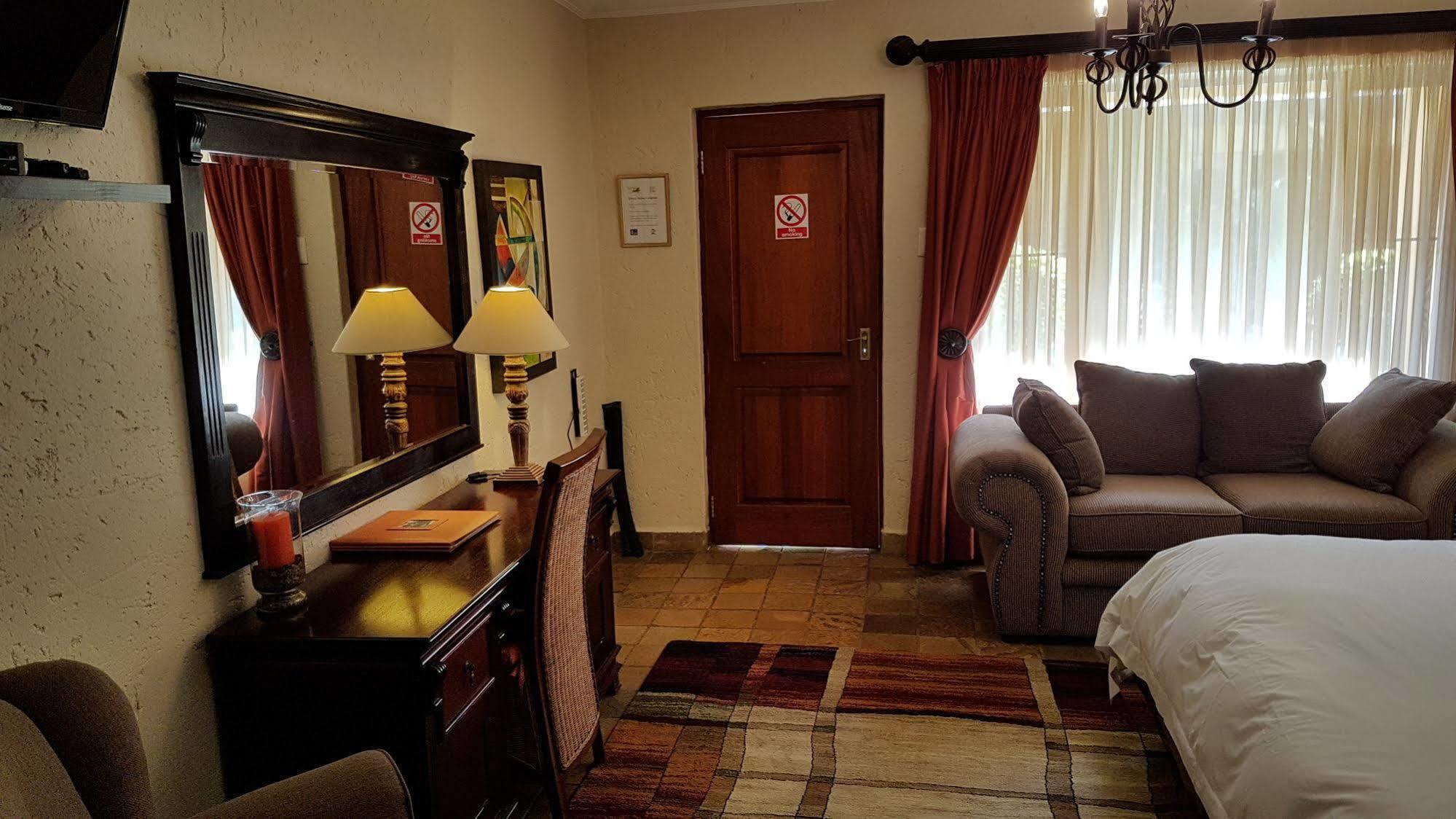 Jubilee Lodge Guest House Johannesburg Bagian luar foto