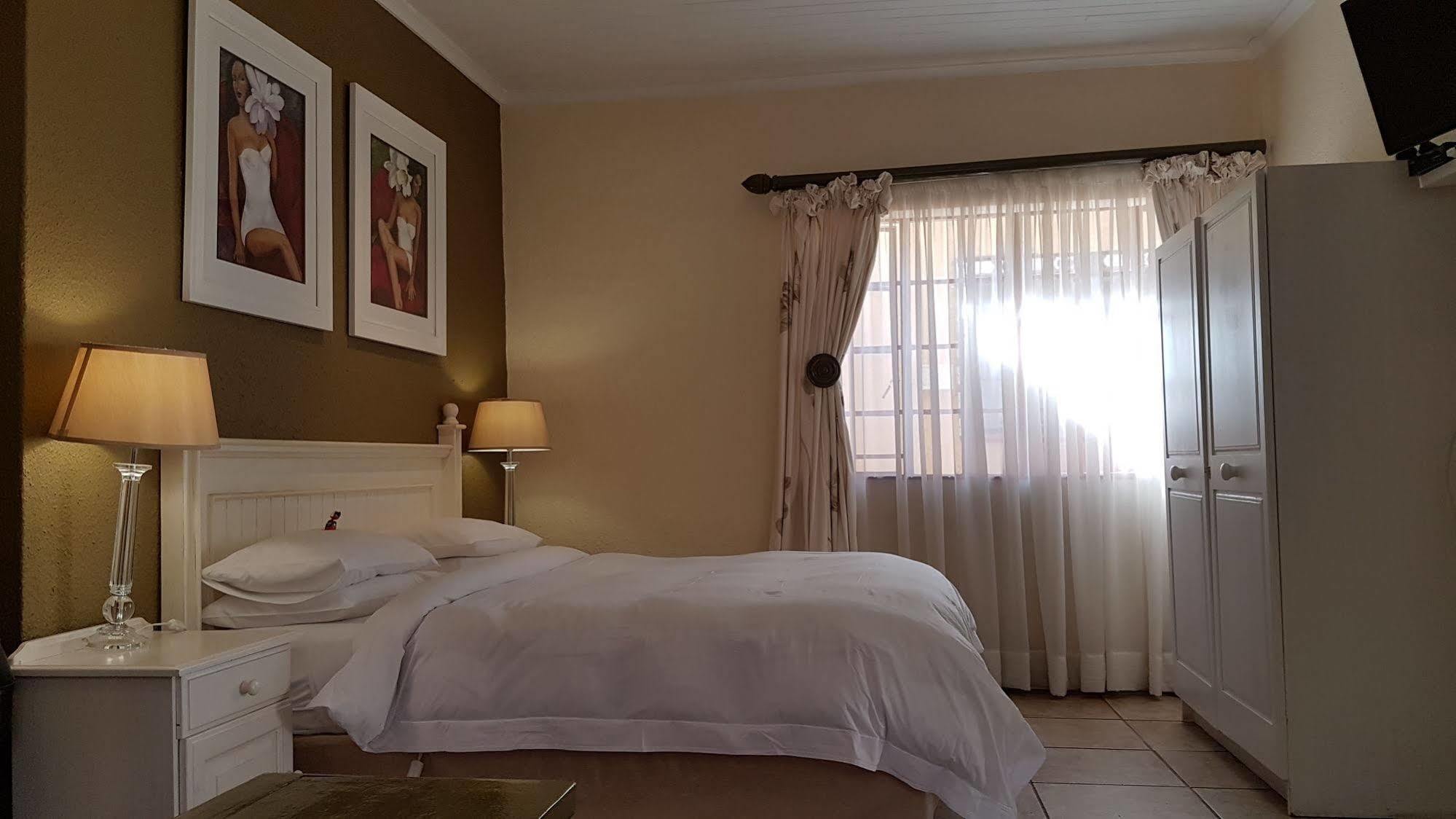 Jubilee Lodge Guest House Johannesburg Bagian luar foto